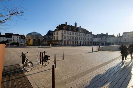 Le Petit France - Hyper Centre De Fontainebleau - Proche Insead Apartment Luaran gambar